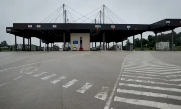 kolona-te-gjata-ne-kufirin-serbi–kroaci,-mergimtaret-perballen-me-pritje-te-gjata