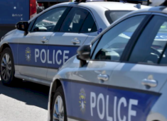 policia-e-bind-31-vjecarin-ta-dorezoje-armen,-e-shpeton-nga-vetevrasja-e-mundshme