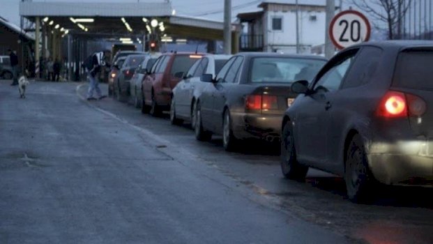 deri-ne-10-kilometra-kolona-ne-morine,-pritje-te-gjata-per-te-hyre-ne-kosove