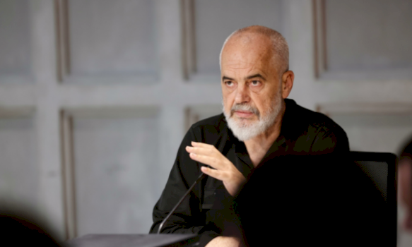 Edi Rama reagon për zjarrin në Krujë: Shteti ishte në këmbë, heronjtë tanë u përballën me flakët dhe shmangën një tragjedi