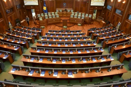 konstituimi-i-kuvendit,-kryeziu:-tani-cdo-veprim-jokushtetues,-baraliu:-nderpriteni-kete-loje-politike!