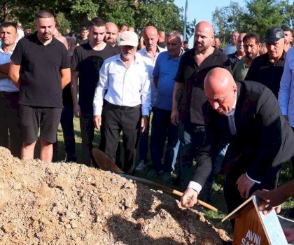ramush-haradinaj-i-jep-lamtumiren-e-fundit-luftetarit-avni-hoxha