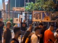 protestuesit-ne-tirane-zhvendosen-para-ambasades-serbe-dhe-asaj-ukrainase,-therrasin:-uck,-uck