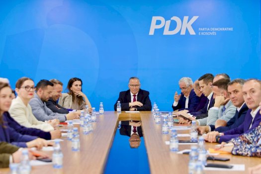 kryesia-e-pdk-se:-vv-po-rrenon-rendin-kushtetues,-do-ta-mbrojme-shtetin-me-te-gjitha-mjetet