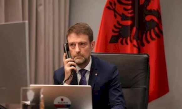 hoxha-i-reagon-vuciqit-per-ujmanin:-shqiperia-e-mbeshtet-kosoven-per-mbrojtjen-e-burimeve-ujore-te-saj