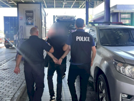 ekstradohet-nga-shqiperia-nje-kosovar-i-denuar-me-11-vjet-e-6-muaj-burgim-per-vrasje