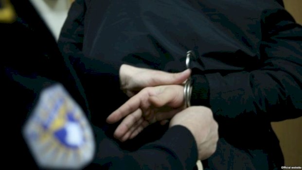 Tentoi t’u jap rushfet zyrtarëve policorë, arrestohet shtetasi serb në Bërnjak