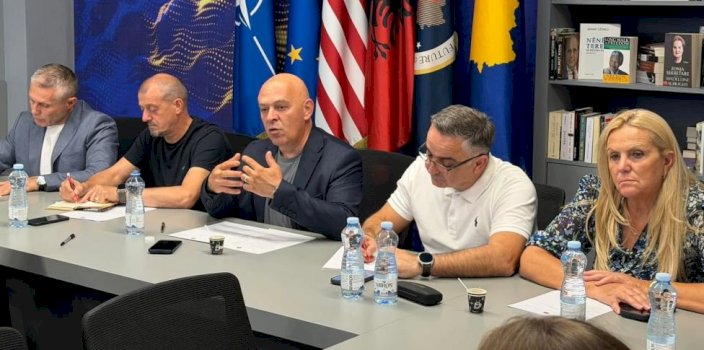 mbledhja-e-kryesise,-gjini:-kosova-rrezikon-bllokaden-totale