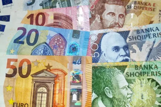 euro-zbret-per-here-te-pare-poshte-nivelit-te-93-lekeve