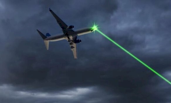 kontrolloret-alarmojne-per-lazeret-ndaj-avioneve-ne-prishtine:-“rrezikohet-siguria-e-qindra-udhetareve”