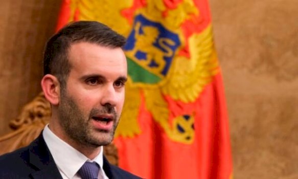 kryeministri-i-malit-te-zi-me-mesazh-per-vuciqin:-po-luan-rolin-e-“pr-it-te-rusise”