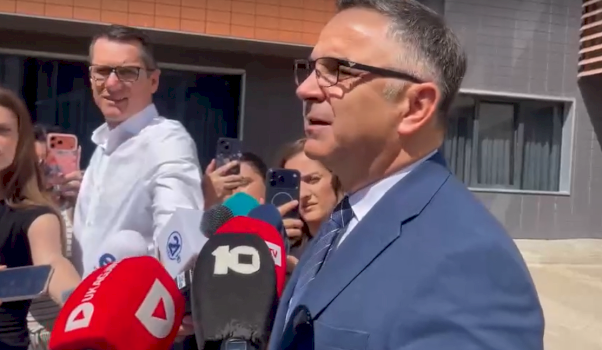 besnik-tahiri:-qasja-e-vetevendosjes-eshte-alarmante,-po-e-con-kosoven-ne-humnere