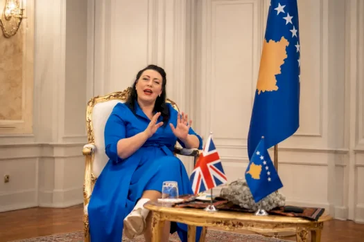 kearns:-evropa-t’i-“luftoje”-lidhjet-serbi-–-rusi-–-kine,-britania-qendron-perkrah-kosoves