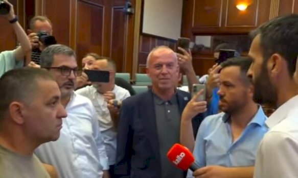 eman-rrahmani:-rrenc-je,-shefin-e-ki-rrenc,-hajde-ketu,-ardian-gola-i-pergjigjet:-ik-atje