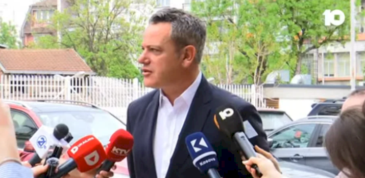 gashi:-situata-ne-kuvend-po-shkon-drejt-perplasjeve-fizike,-mungon-pozicioni-i-qarte-i-ldk-se