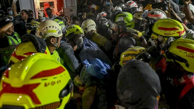 nje-grua-nxirret-gjalle-nga-rrenojat-36-ore-pas-termetit-ne-kolumbi