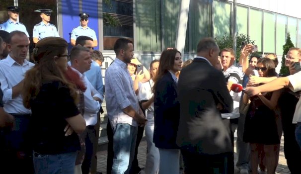 pdk-bllokon-hyrjen-e-qeverise,-citaku:-nuk-do-ta-lejojme-kurtin-ta-rrenoje-kosoven