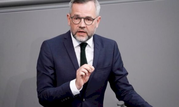 ish-ministri-gjerman-per-evrope:-e-kuptoj-frustrimin-e-kosoves-me-zelenskyn,-heqja-flamurit-ukrainas-ne-prishtine-gabim