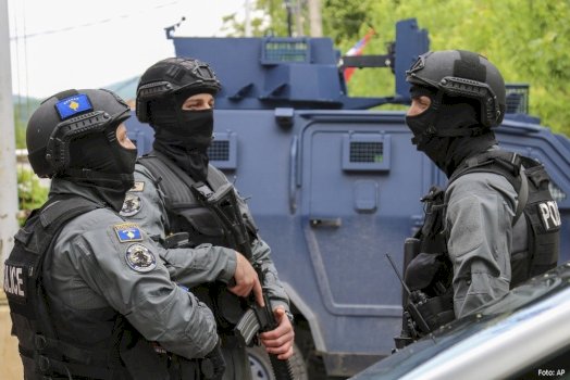 policia-“zbarkon”-ne-veri,-kontrolle-per-armembajtje-te-paligjshme