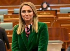 shqipe-selimi:-kushtetuta-ishte-e-njejte-edhe-me-2014-kur-pdk-nuk-thirri-seance-per-183-dite-pa-marreveshje