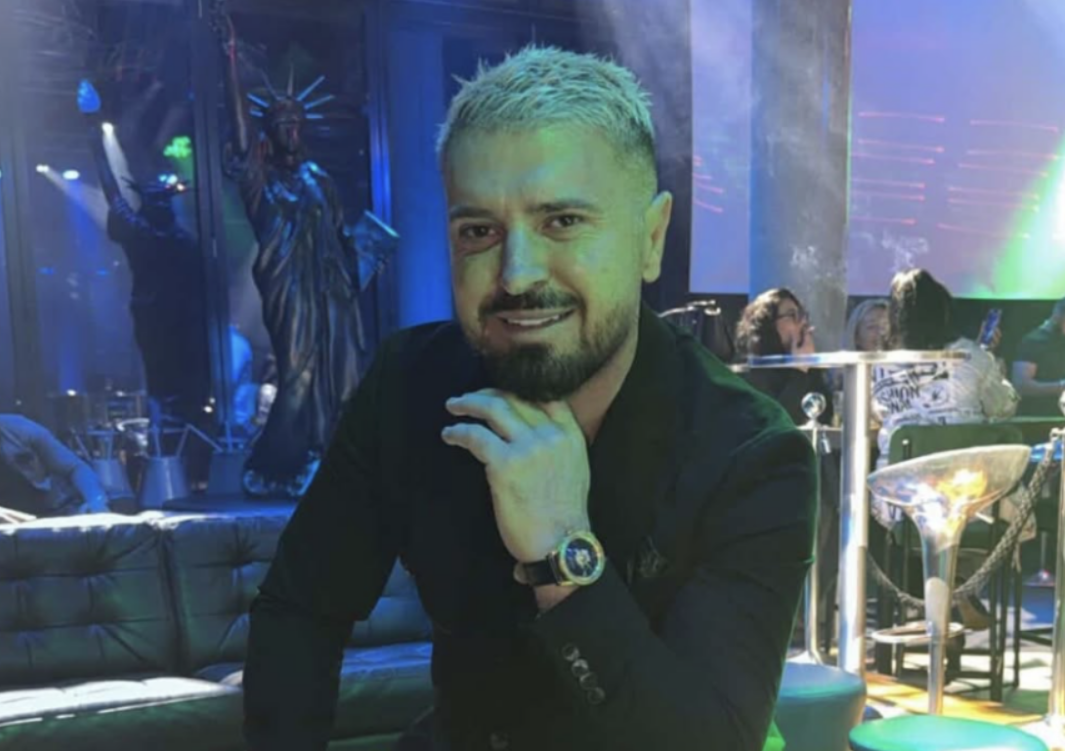 Aksidentohet Labinot Rexha, publikon pamjet e veturës së dëmtuar