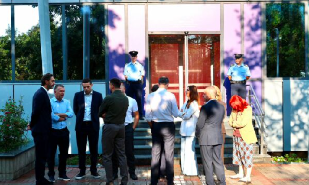 A do të ketë seancë sot? PDK kërkon nga Dehari vazhdimin e konstituimit të Kuvendit