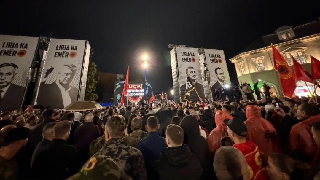 ​“Jo në emrin tim”, dita e dhjetë e protestës, mbështetje e gjerë  drejtuesve të UÇK-së në Hagë
