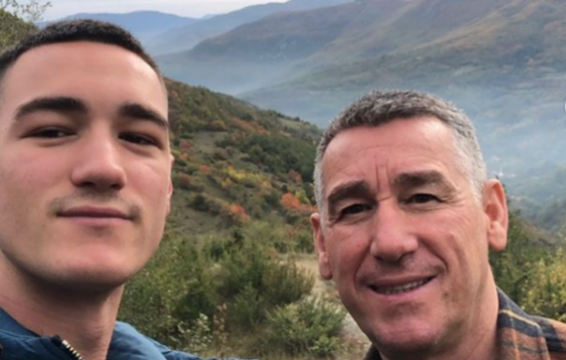 “Rrini bashkë”, djali i Kadri Veselit telefonon nënën dhe vëllezërit pas dënimeve në Hagë