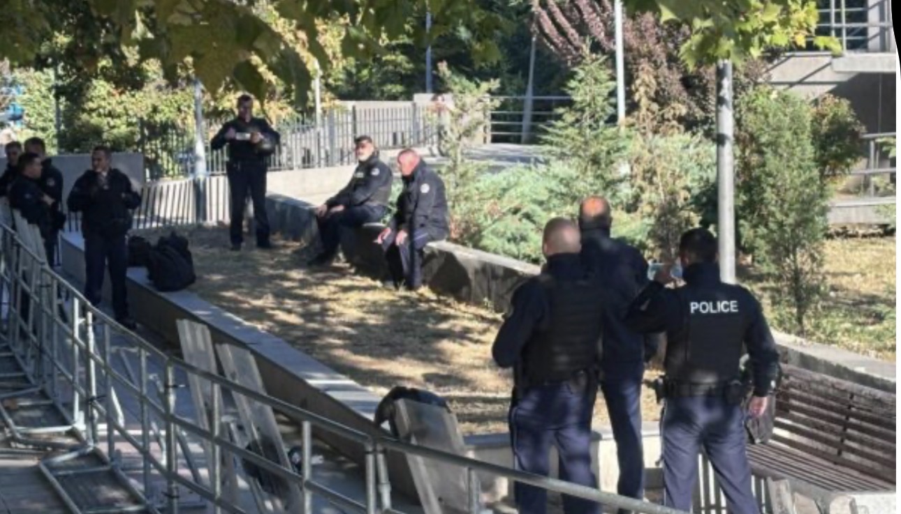 Protesta për Ligjin e Speciales rikthehet sot në Prishtinë, shtohet prania e Policisë tek Qeveria