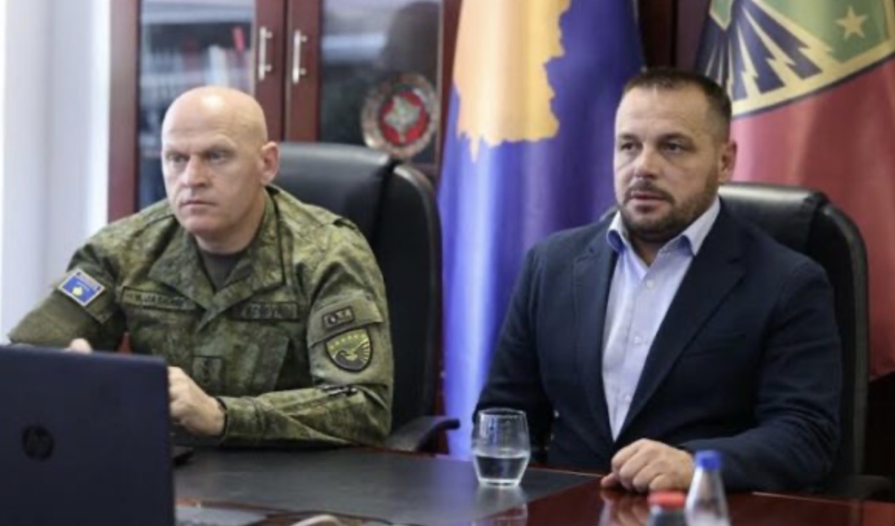 Maqedonci thotë se kërkesa për blerjen e helikopterëve është adresuar në SHBA nga komandanti i FSK
