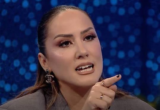 “Shpërthen” si asnjëherë më parë Arbana Osmani, fjalë të tilla s’keni dëgjuar kurrë nga goja e saj – dikush e ka nervozu shumë