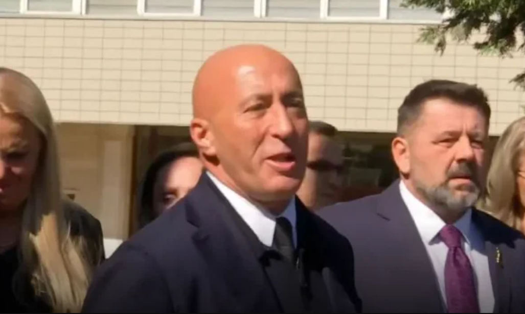 Ramush Haradinaj me parti del për t’i falënderuar protestuesit në shesh